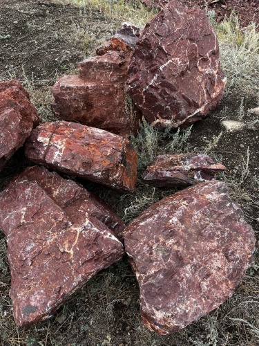 Ландшафтные глыбы красно-фиолетовые 200-1000 килограмм купить в Жуковском