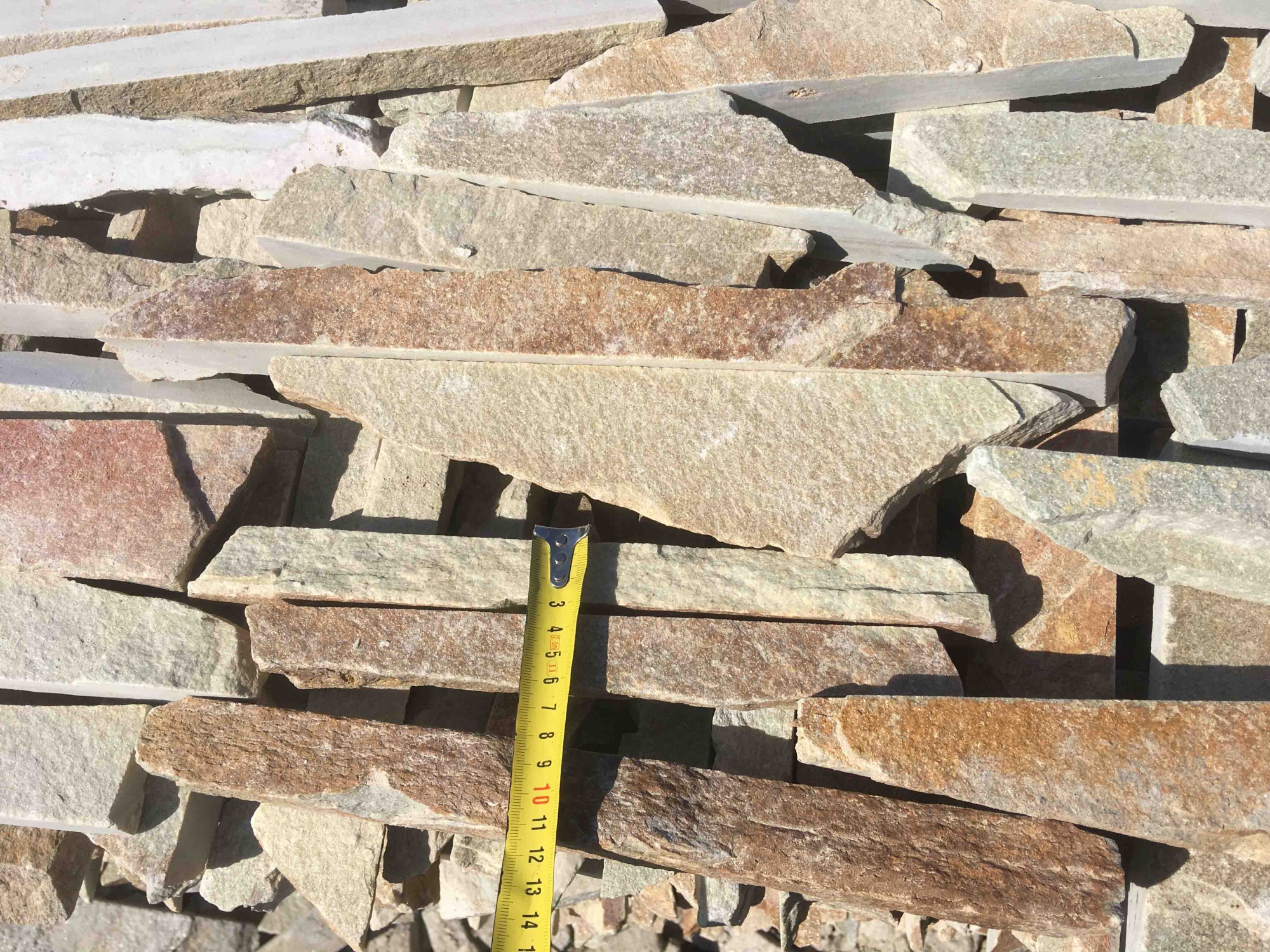 Горбушка златолит золотистый для облицовки купить в Жуковском