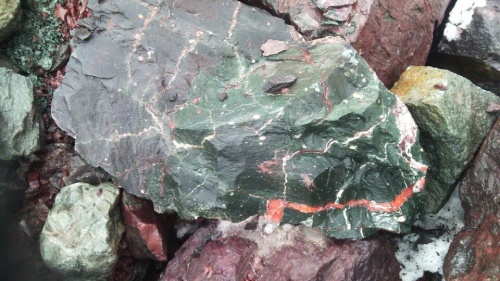 Гигантские зелёные валуны для ландшафтного дизайна весом более 5 тонн купить в Жуковском