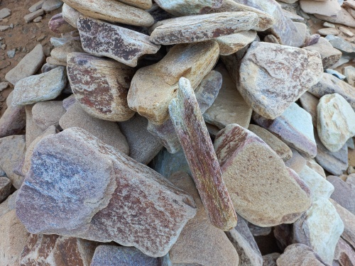 Златолит жёлтый, жёлто-зелёный глыбки и валуны для ланшафтного дизайна купить в Жуковском