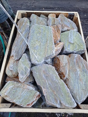 Златолит жёлтый, жёлто-зелёный глыбки и валуны для ланшафтного дизайна купить в Жуковском