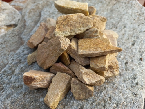 Златолит жёлтый декоративная каменная крошка купить в Жуковском