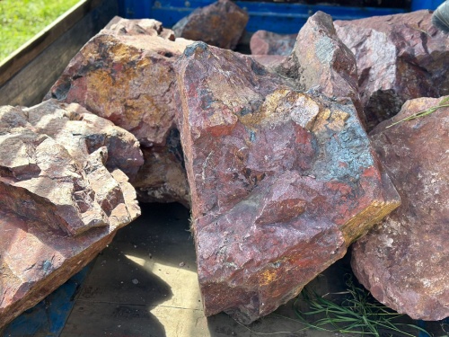 Ландшафтные глыбы красно-фиолетовые 200-1000 килограмм купить в Жуковском