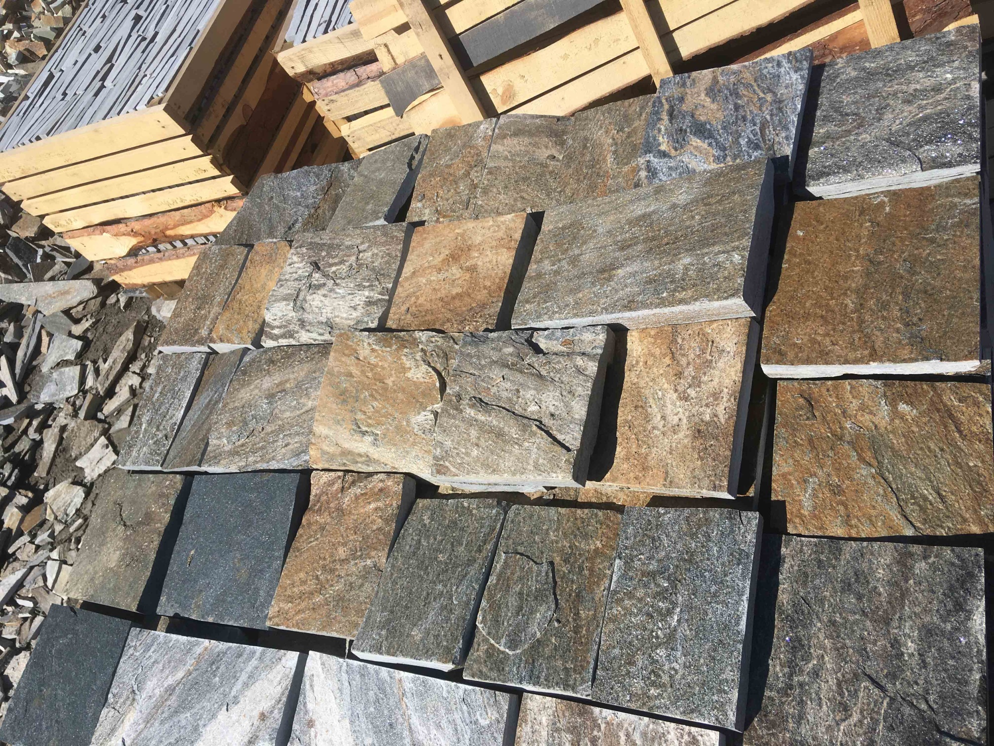 Плитка пилёная златолит Уральский для цоколя, отмостки купить в Жуковском