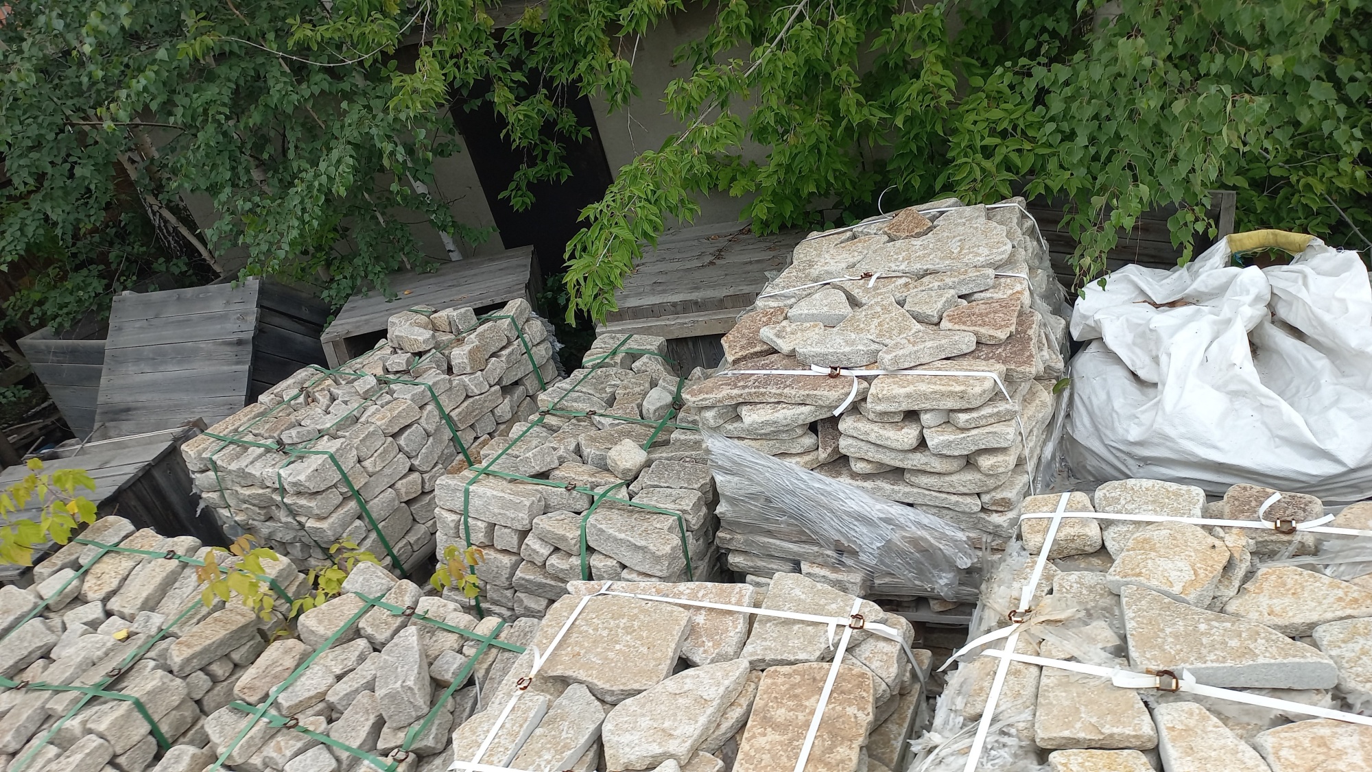 Плитняк гранитный галтованный купить в Жуковском