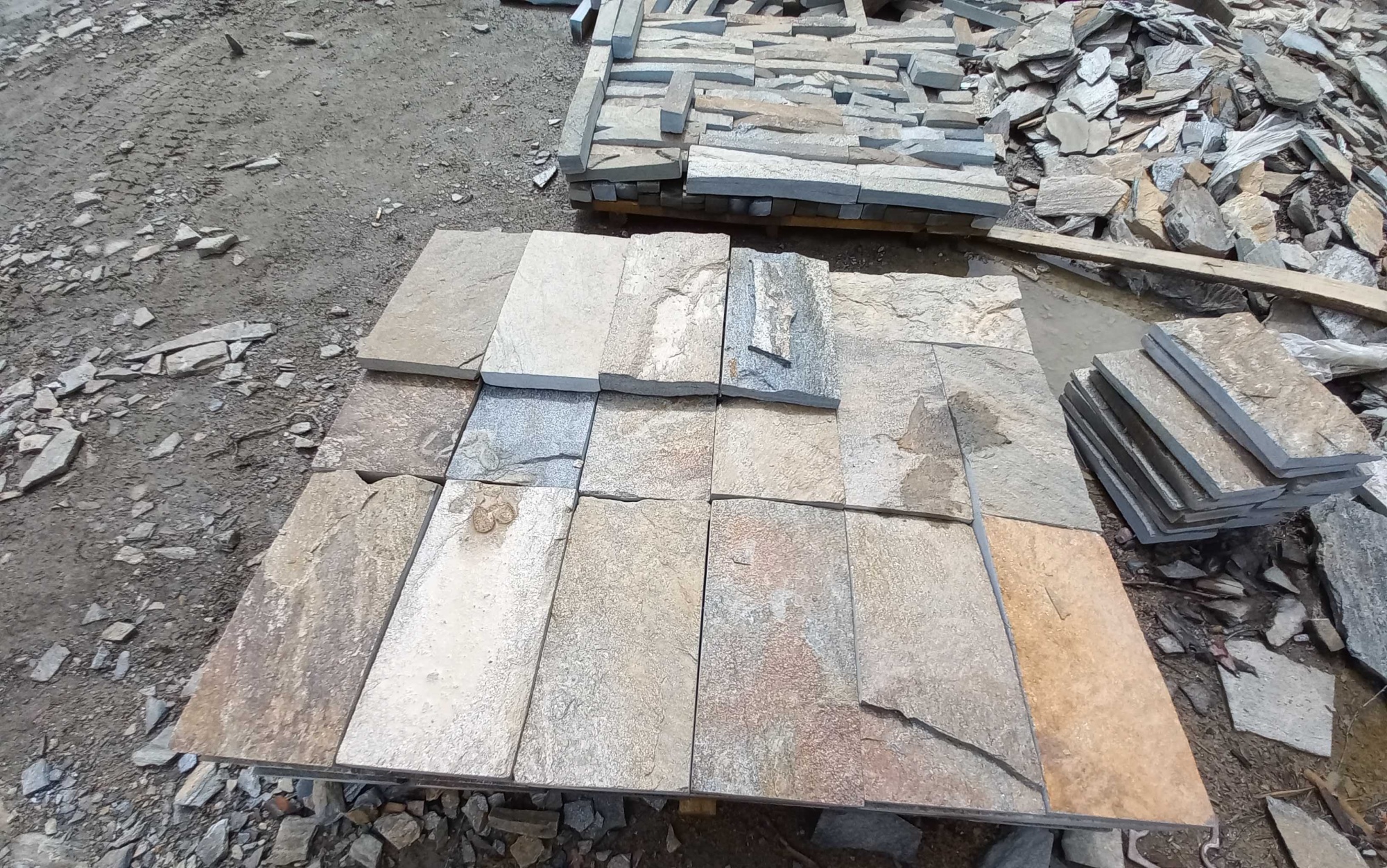 Плитка пилёная златолит Уральский для цоколя, отмостки купить в Жуковском