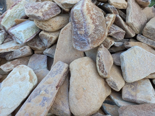 Златолит жёлтый, жёлто-зелёный глыбки и валуны для ланшафтного дизайна купить в Жуковском