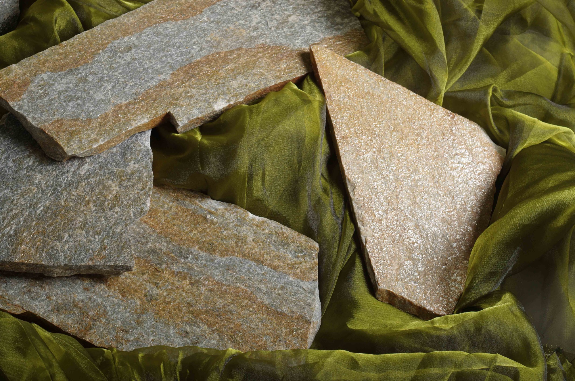 Плитняк златолит Уральский  для фасада купить в Жуковском