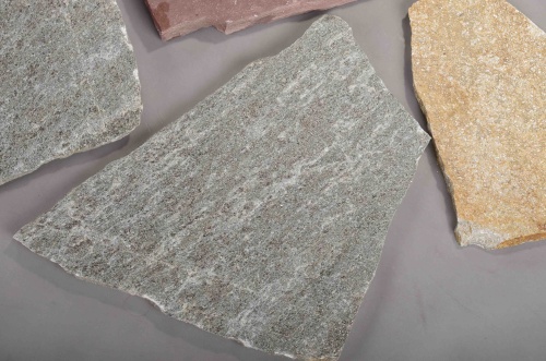 Плитняк златолит Уральский для цоколя, отмостки купить в Жуковском