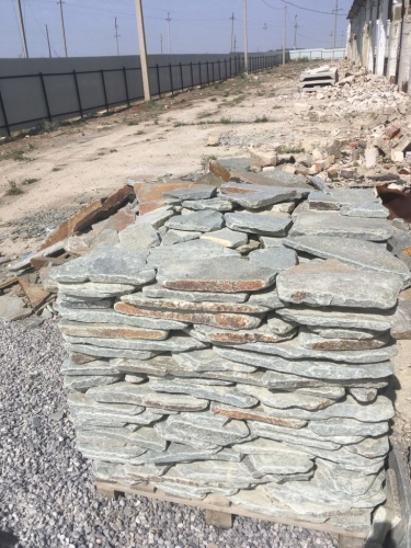 Златолит серебристый галтованный для лестниц купить в Жуковском