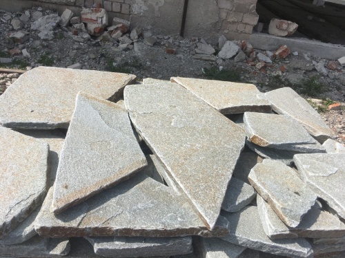 Златолит серебристый галтованный для лестниц купить в Жуковском