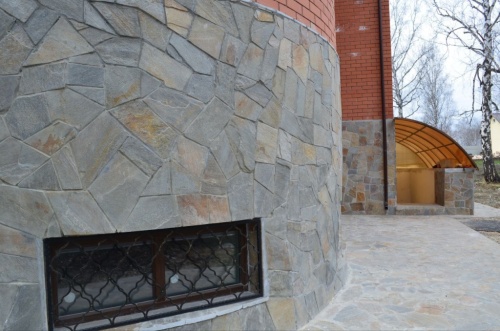 Плитняк златолит Уральский для цоколя, отмостки купить в Жуковском